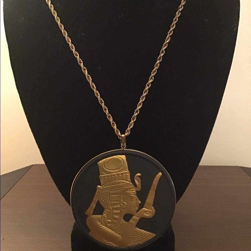 Wedgewood medallion 14k gold plated